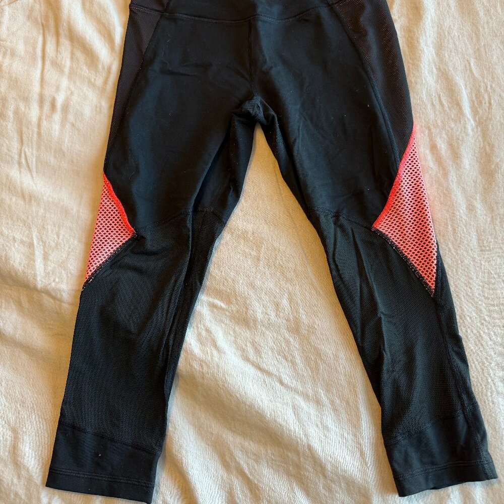 Victoria's Secret VSX Sport Capri Leggings - M/M